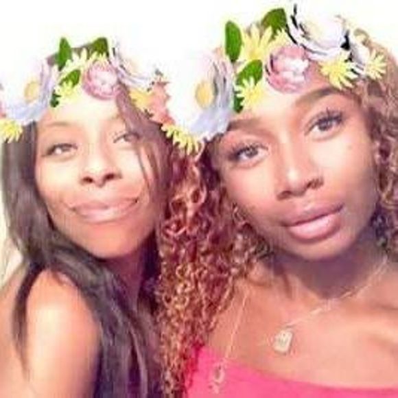 Meet your Posher, Carlyne laure - Picture 1 of 1